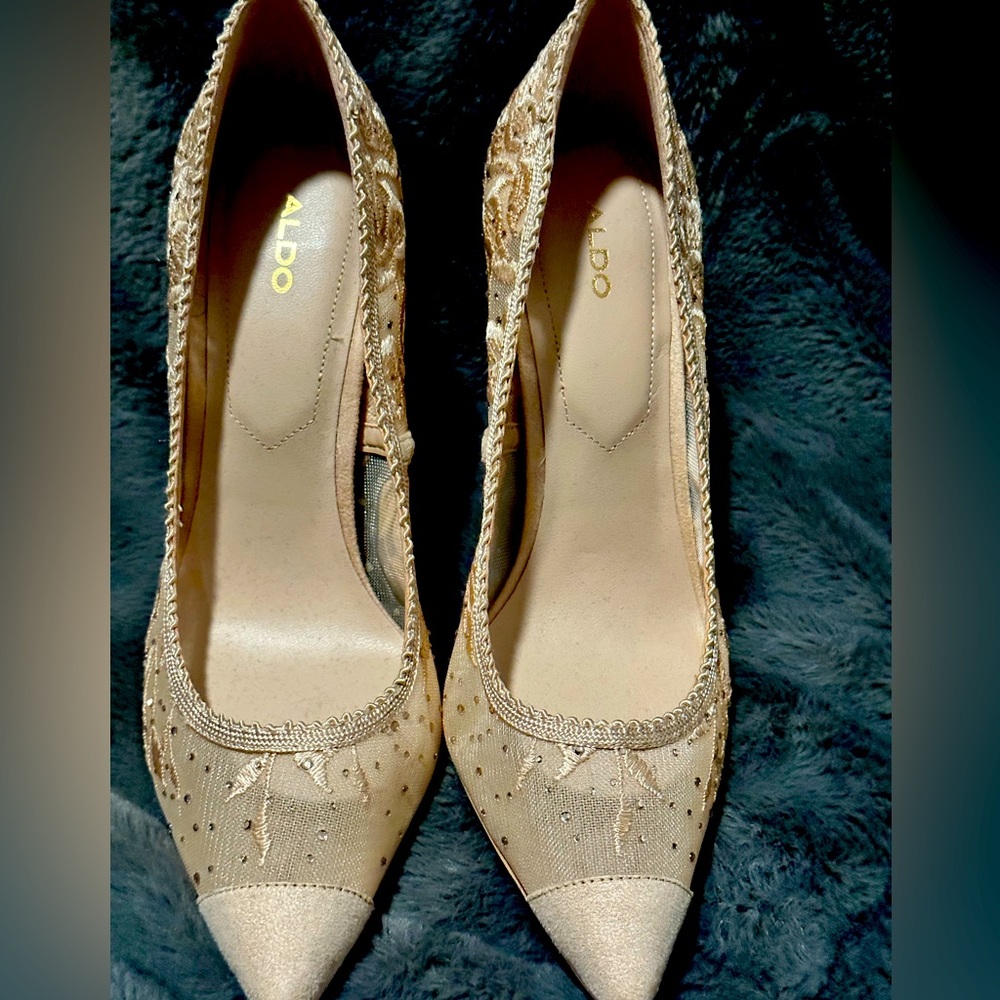 Aldo rose  lace pump